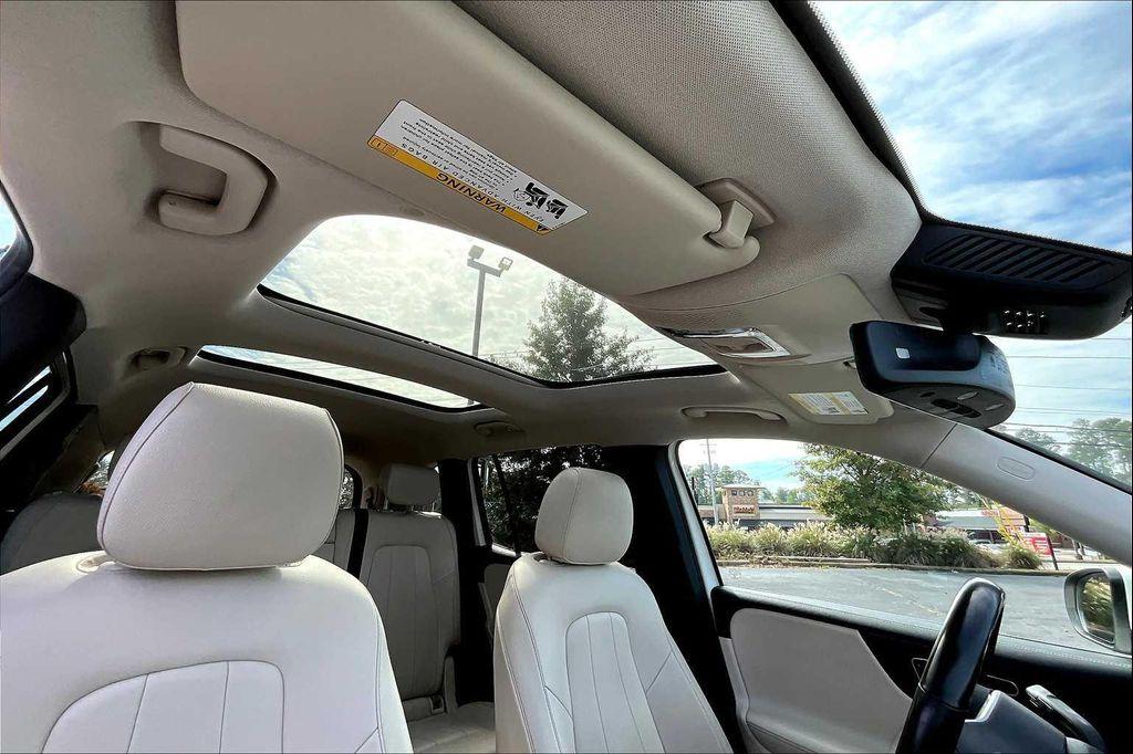 used 2021 Mercedes-Benz GLB 250 car, priced at $27,198