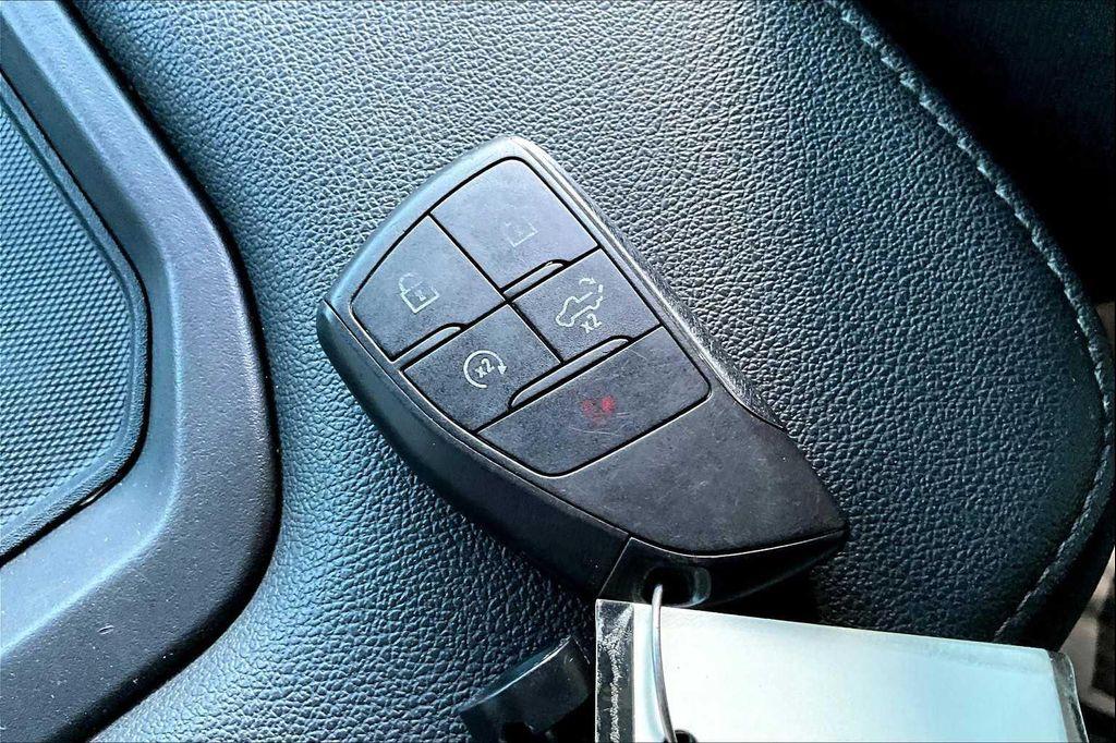used 2022 GMC Sierra 1500 car, priced at $39,098