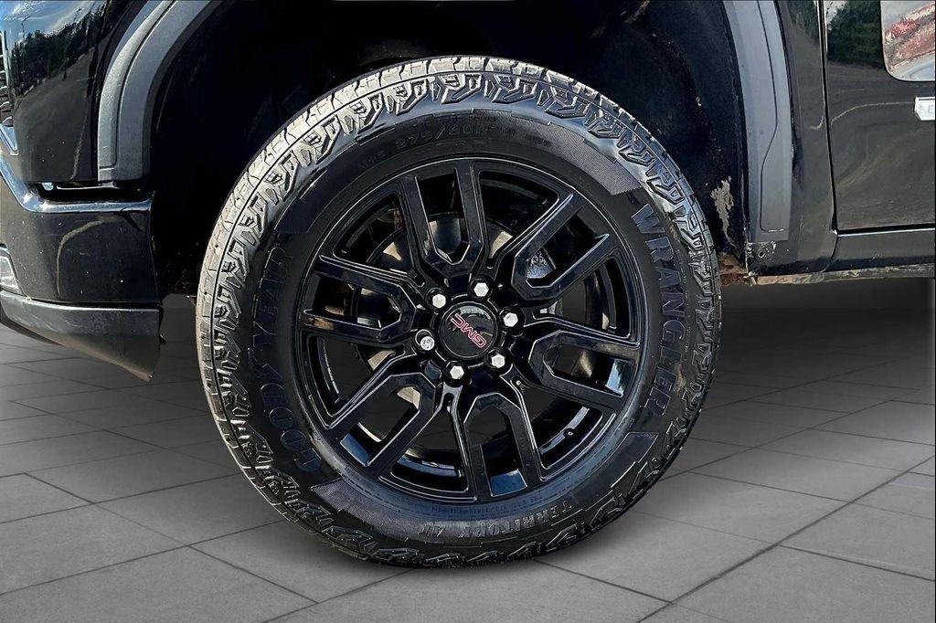 used 2022 GMC Sierra 1500 car, priced at $39,098