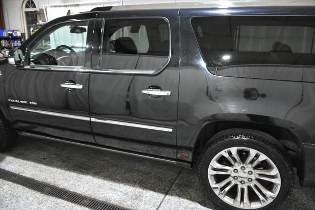 used 2010 Cadillac Escalade ESV car, priced at $12,777