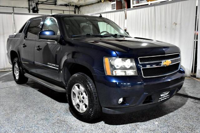 used 2008 Chevrolet Avalanche car, priced at $6,999