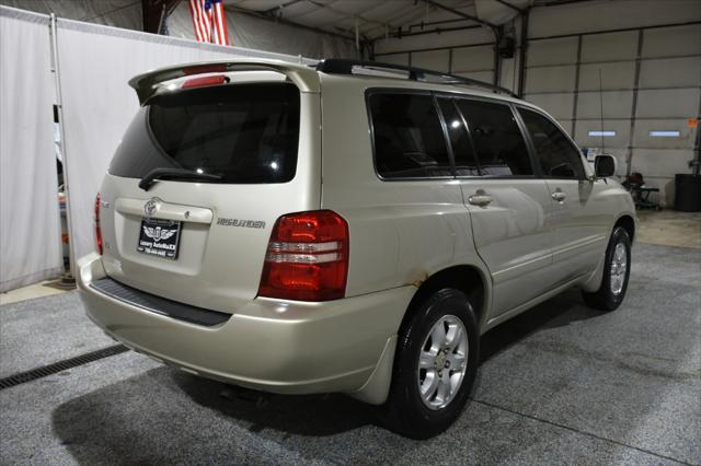 used 2002 Toyota Highlander car, priced at $3,990