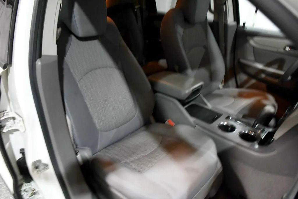 used 2015 Chevrolet Traverse car, priced at $5,990