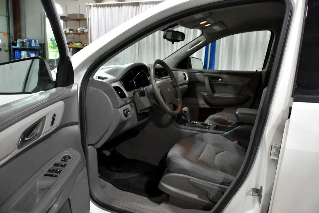 used 2015 Chevrolet Traverse car, priced at $5,990