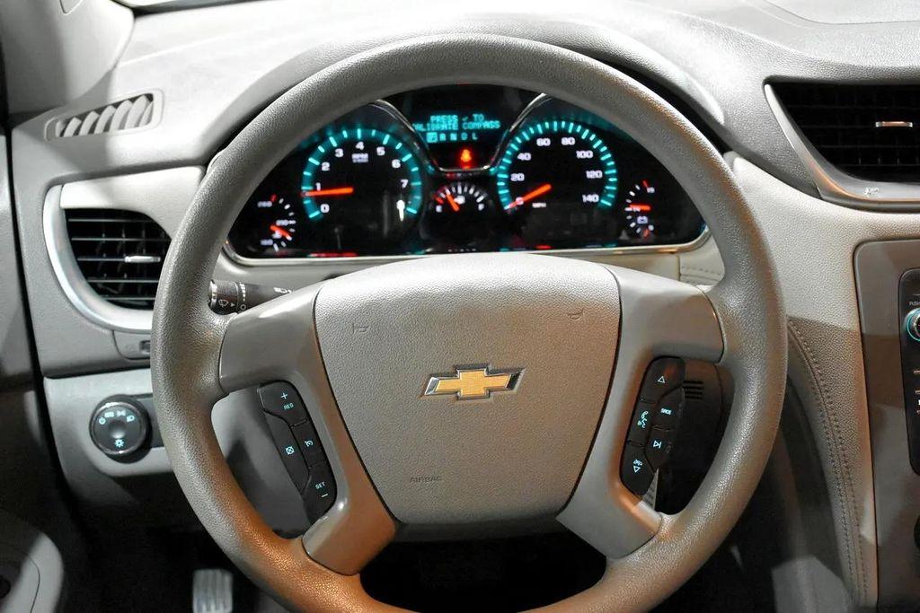 used 2015 Chevrolet Traverse car, priced at $5,990
