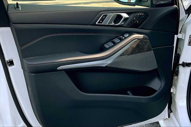 new 2025 BMW X7 car, priced at $93,060