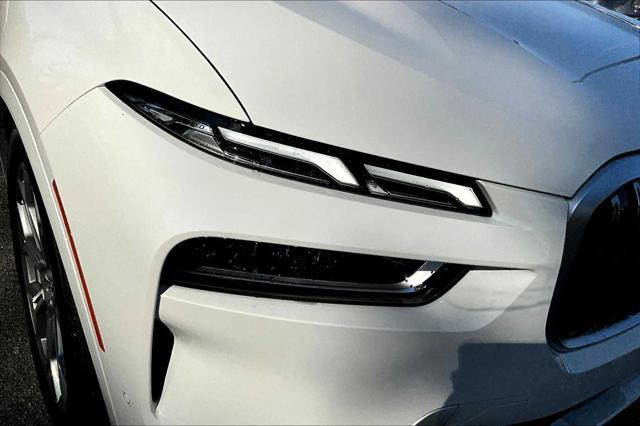 new 2025 BMW X7 car, priced at $93,060