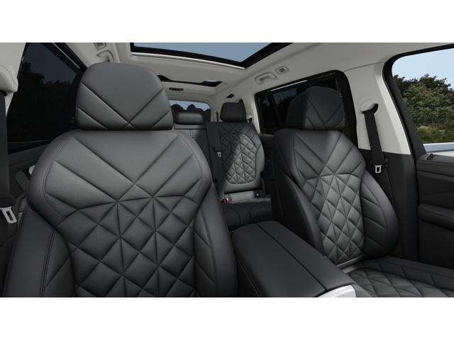 new 2025 BMW X7 car, priced at $93,060