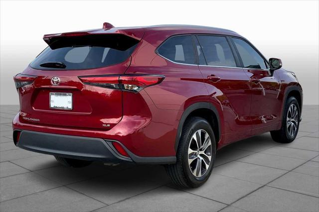 used 2023 Toyota Highlander car, priced at $37,900