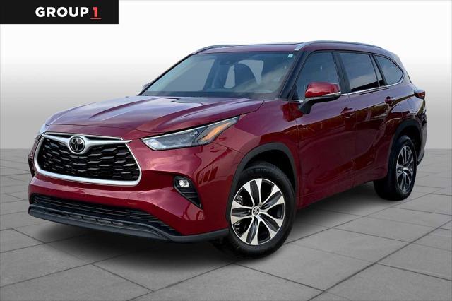used 2023 Toyota Highlander car, priced at $37,900