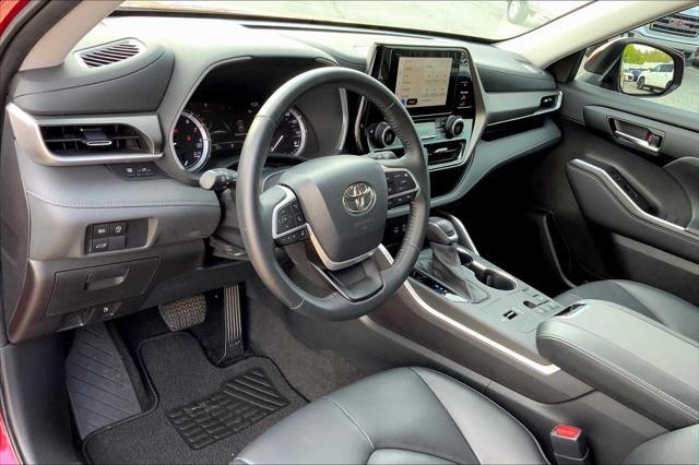 used 2023 Toyota Highlander car, priced at $37,900