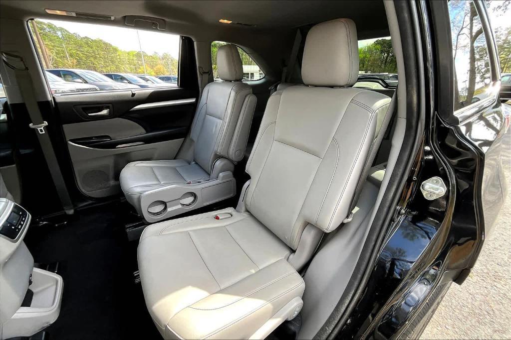 used 2016 Toyota Highlander car, priced at $18,900