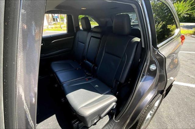 used 2019 Toyota Highlander car, priced at $31,400
