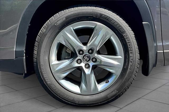 used 2019 Toyota Highlander car, priced at $31,400