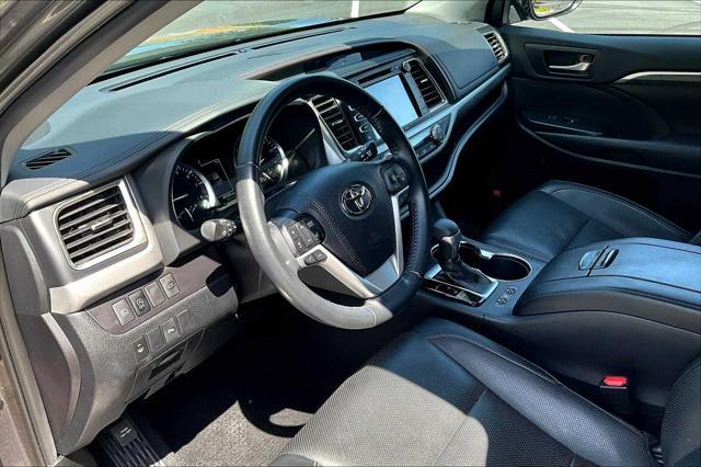 used 2019 Toyota Highlander car, priced at $31,400