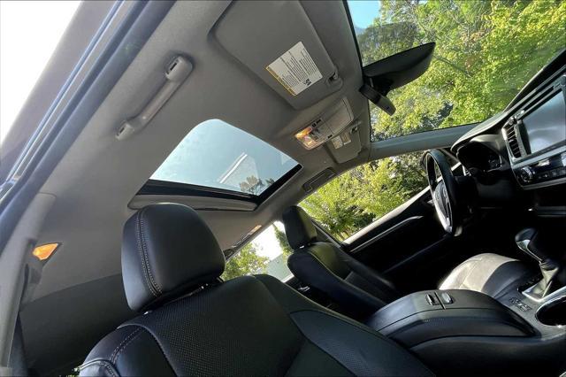 used 2019 Toyota Highlander car, priced at $31,400