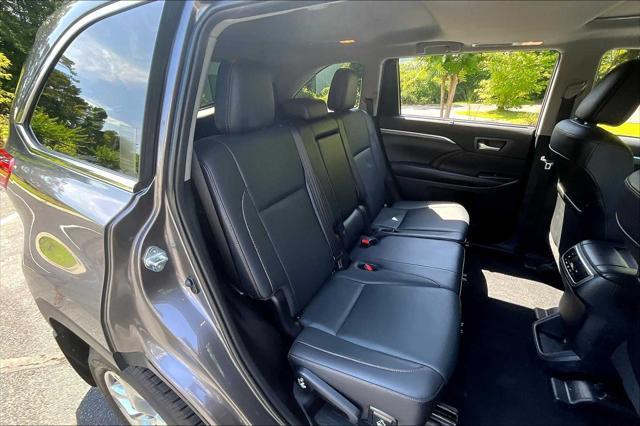 used 2019 Toyota Highlander car, priced at $31,400
