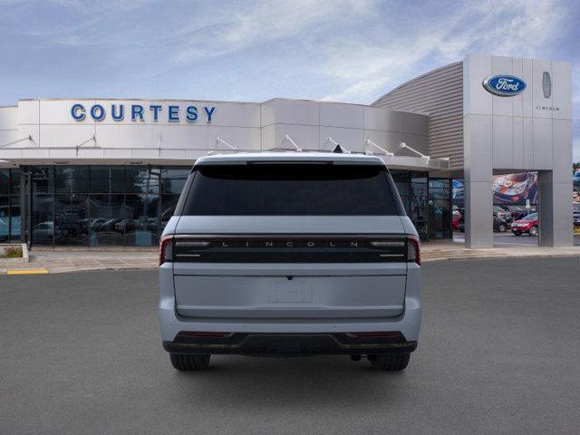 new 2025 Lincoln Navigator car, priced at $110,075