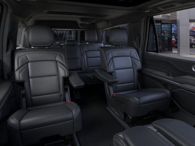 new 2025 Lincoln Navigator car, priced at $110,075