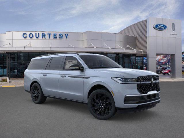 new 2025 Lincoln Navigator car, priced at $110,075