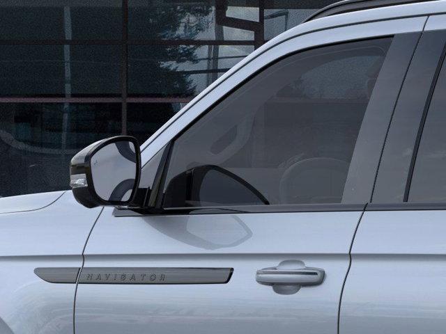 new 2025 Lincoln Navigator car, priced at $110,075