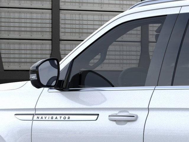 new 2025 Lincoln Navigator car, priced at $103,185