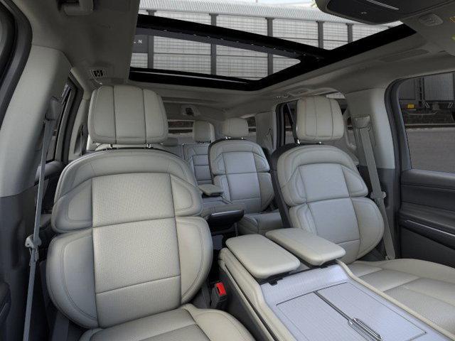 new 2025 Lincoln Navigator car, priced at $106,685