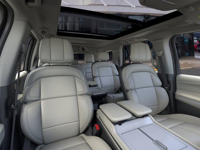 new 2025 Lincoln Navigator car, priced at $106,685