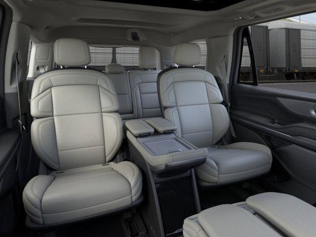 new 2025 Lincoln Navigator car, priced at $106,685