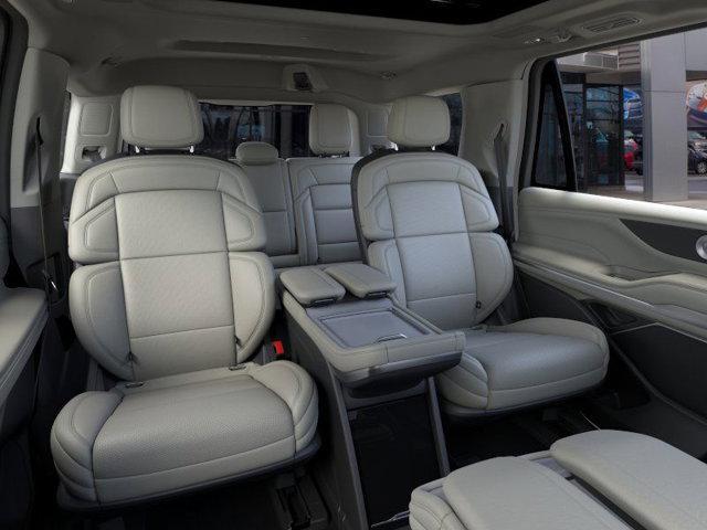 new 2025 Lincoln Navigator car, priced at $106,685