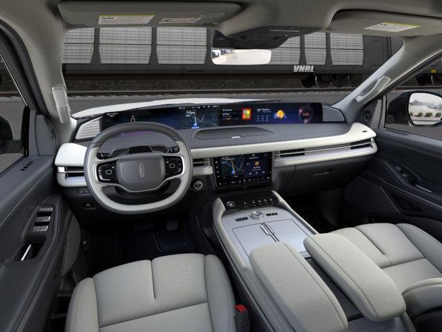 new 2025 Lincoln Navigator car, priced at $106,685
