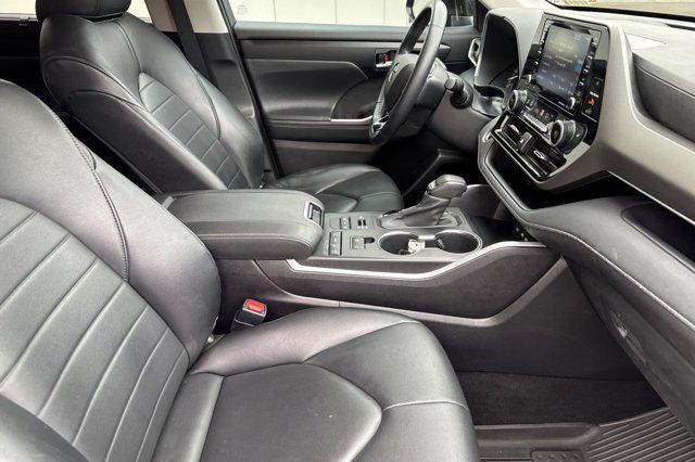 used 2020 Toyota Highlander car, priced at $28,897