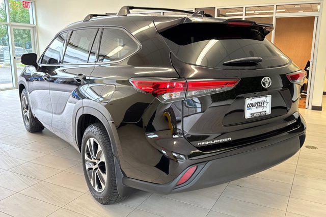 used 2020 Toyota Highlander car, priced at $28,897