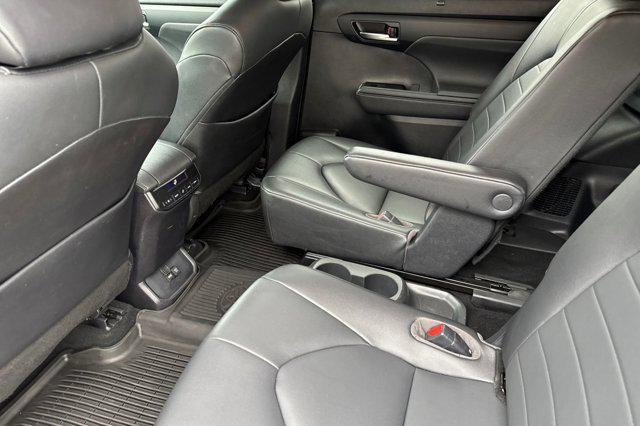 used 2020 Toyota Highlander car, priced at $28,897