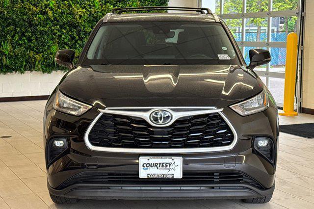 used 2020 Toyota Highlander car, priced at $28,897