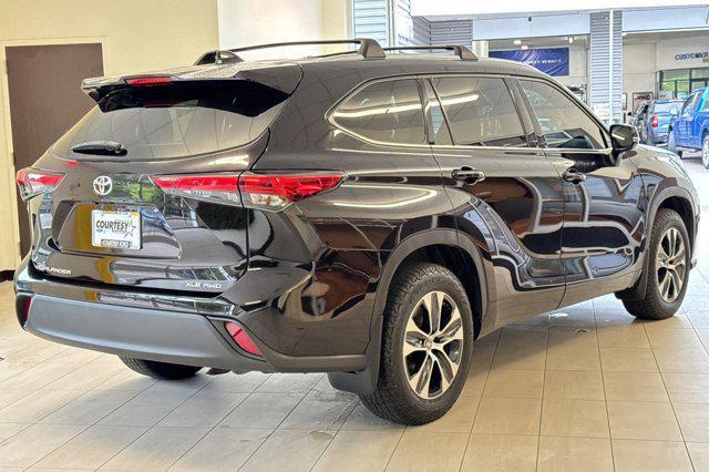 used 2020 Toyota Highlander car, priced at $28,897