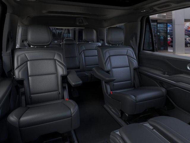 new 2025 Lincoln Navigator car, priced at $106,685