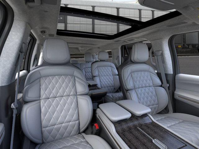 new 2025 Lincoln Navigator car, priced at $123,685