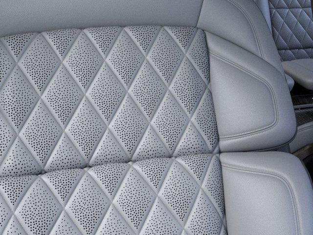 new 2025 Lincoln Navigator car, priced at $123,685