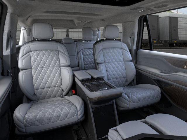new 2025 Lincoln Navigator car, priced at $123,685