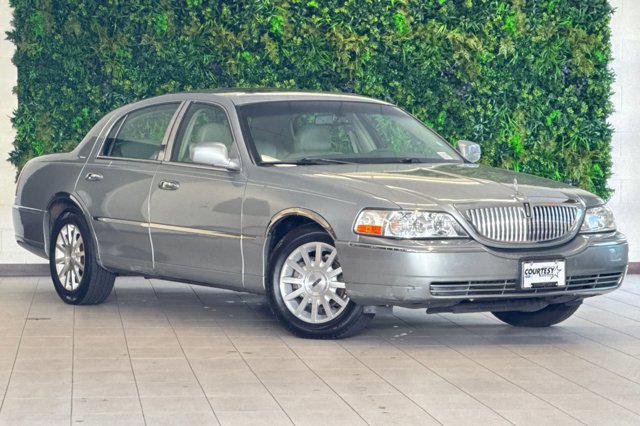 used 2006 Lincoln Town Car car, priced at $9,497