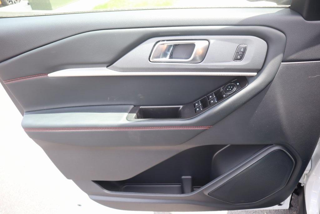new 2025 Ford Explorer car, priced at $45,382
