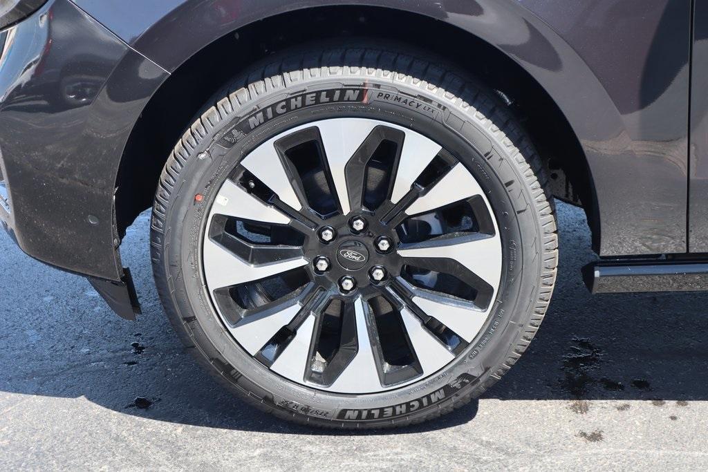 new 2025 Ford Expedition car, priced at $79,825