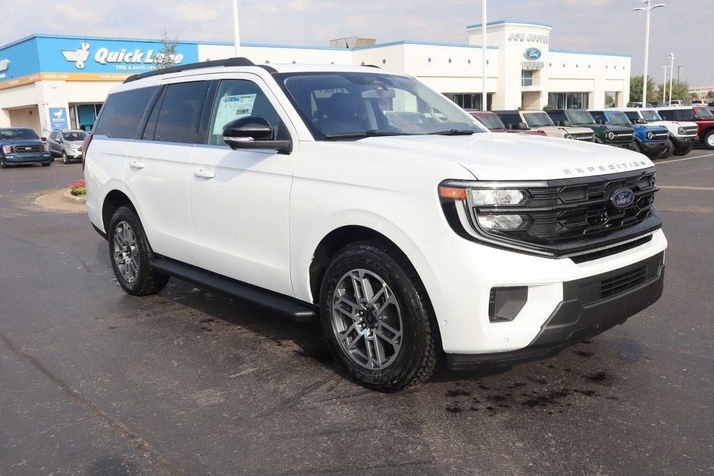 new 2025 Ford Expedition car, priced at $69,325