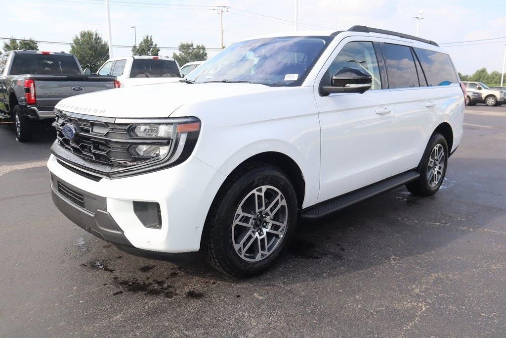new 2025 Ford Expedition car, priced at $69,325