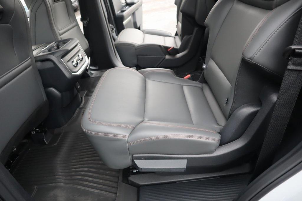 new 2025 Ford Expedition car, priced at $70,010