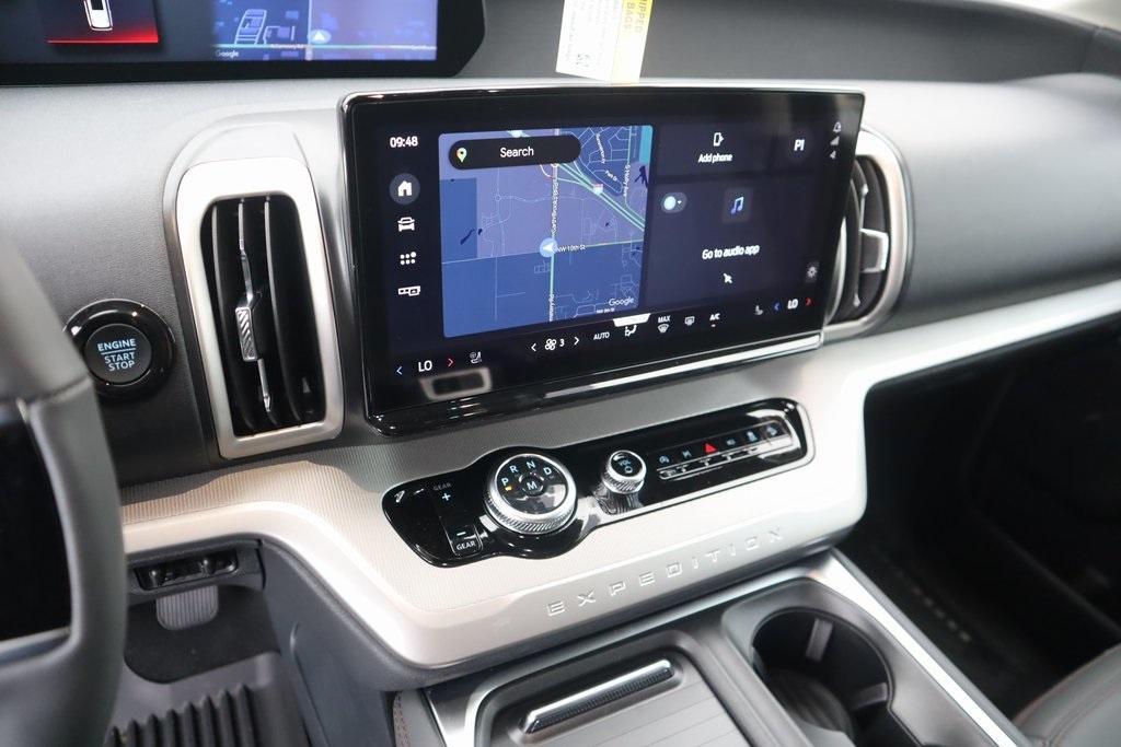 new 2025 Ford Expedition car, priced at $70,010