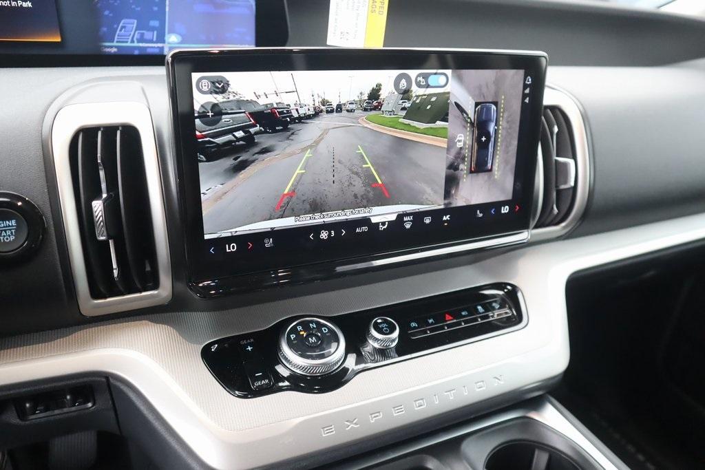 new 2025 Ford Expedition car, priced at $70,010