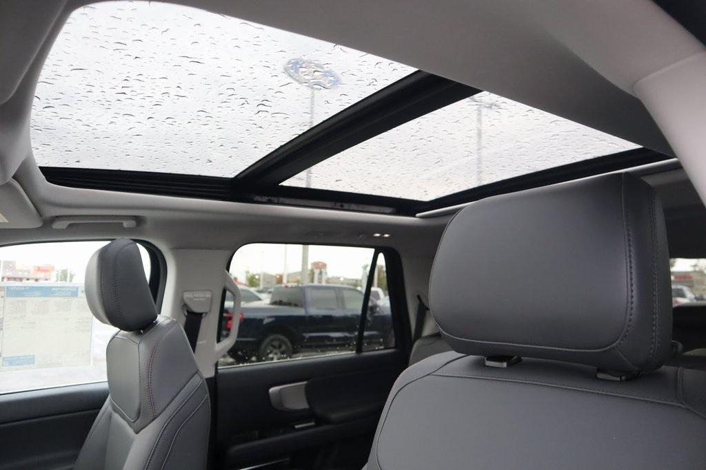 new 2025 Ford Expedition car, priced at $70,010