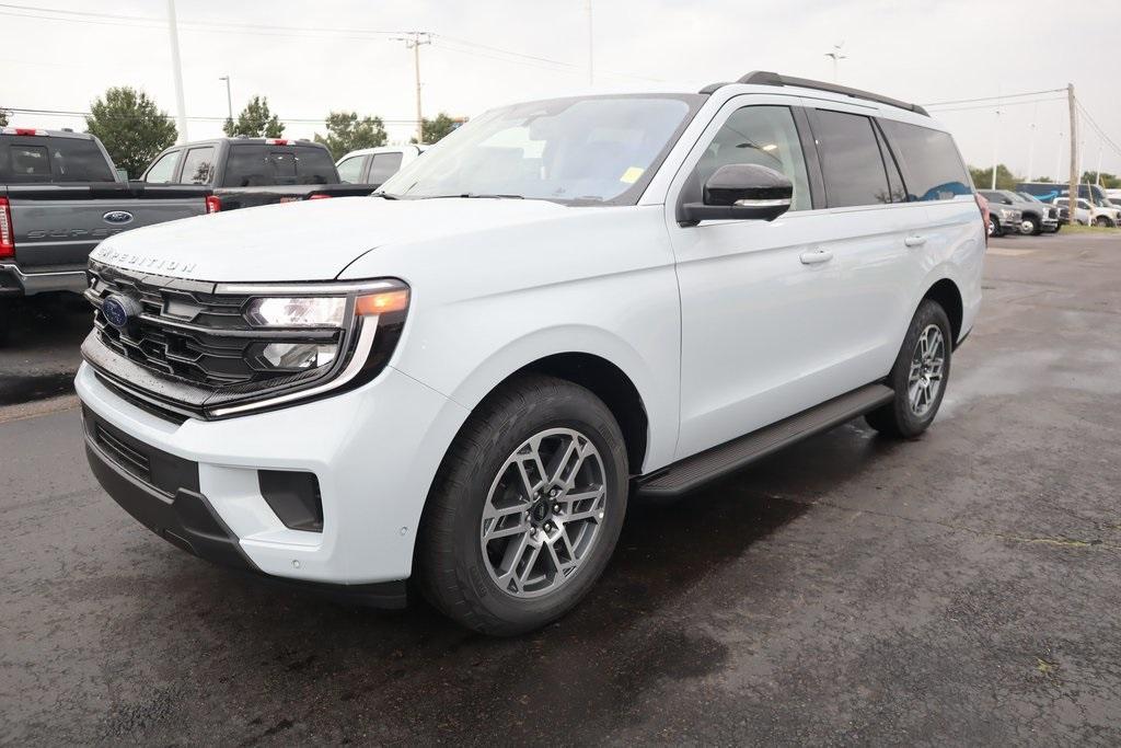 new 2025 Ford Expedition car, priced at $70,010